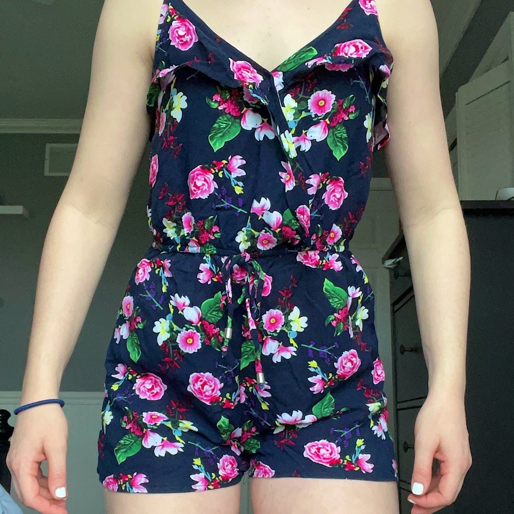 Floral romper/jumpsuit🌸